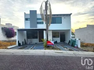 NEX-228802 - Casa en Venta, con 3 recamaras, con 3 baños, con 320 m2 de construcción en Cumbres del Lago, CP 76230, Querétaro.