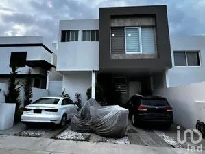 NEX-228819 - Casa en Renta, con 4 recamaras, con 3 baños, con 315 m2 de construcción en Cumbres del Lago, CP 76230, Querétaro.