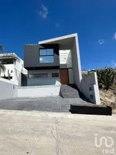 NEX-283185 - Casa en Venta, con 3 recamaras, con 3 baños, con 300 m2 de construcción.