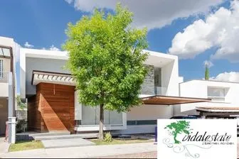 NEX-292891 - Casa en Venta, con 4 recamaras, con 4 baños, con 404 m2 de construcción en Cumbres del Lago, CP 76230, Querétaro.