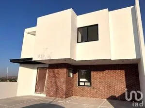 NEX-297544 - Casa en Renta, con 3 recamaras, con 3 baños, con 250 m2 de construcción.