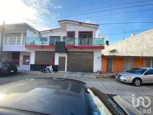 NEX-80368 - Casa en Renta, con 3 recamaras, con 4 baños, con 187 m2 de construcción en Comalcalco Centro, CP 86300, Tabasco.