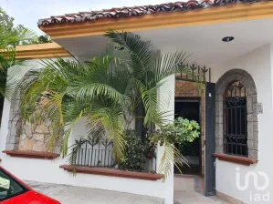 NEX-83025 - Casa en Venta, con 6 recamaras, con 3 baños, con 300 m2 de construcción en Pedregal San Antonio, CP 29014, Chiapas.