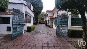 NEX-231668 - Casa en Venta, con 3 recamaras, con 4 baños, con 280 m2 de construcción en Las Arboledas, CP 52950, Estado De México.