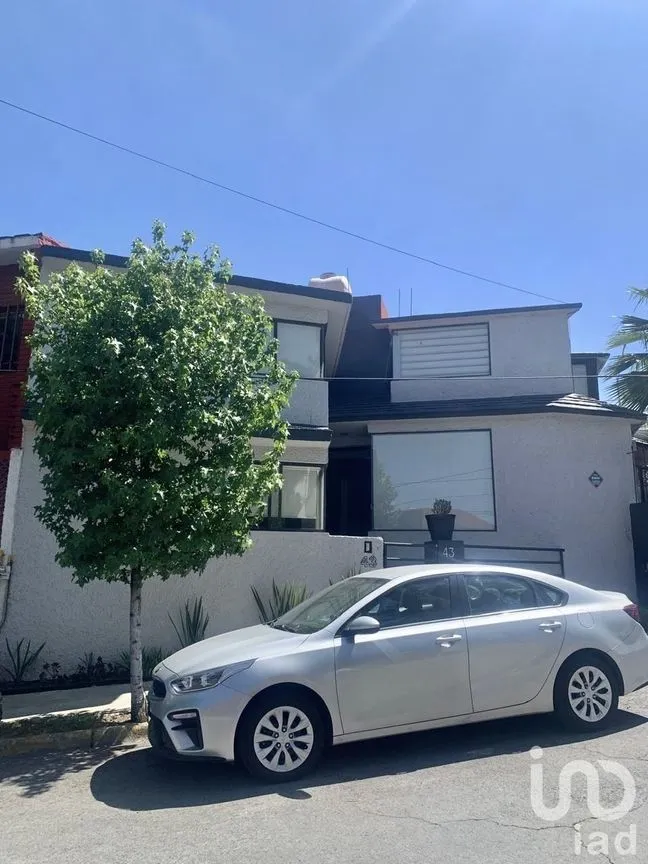 Casa en Venta en Vista del Valle Sección Bosques, Naucalpan de Juárez, Estado De México | NEX-231880 | iad México | Foto 1 de 15