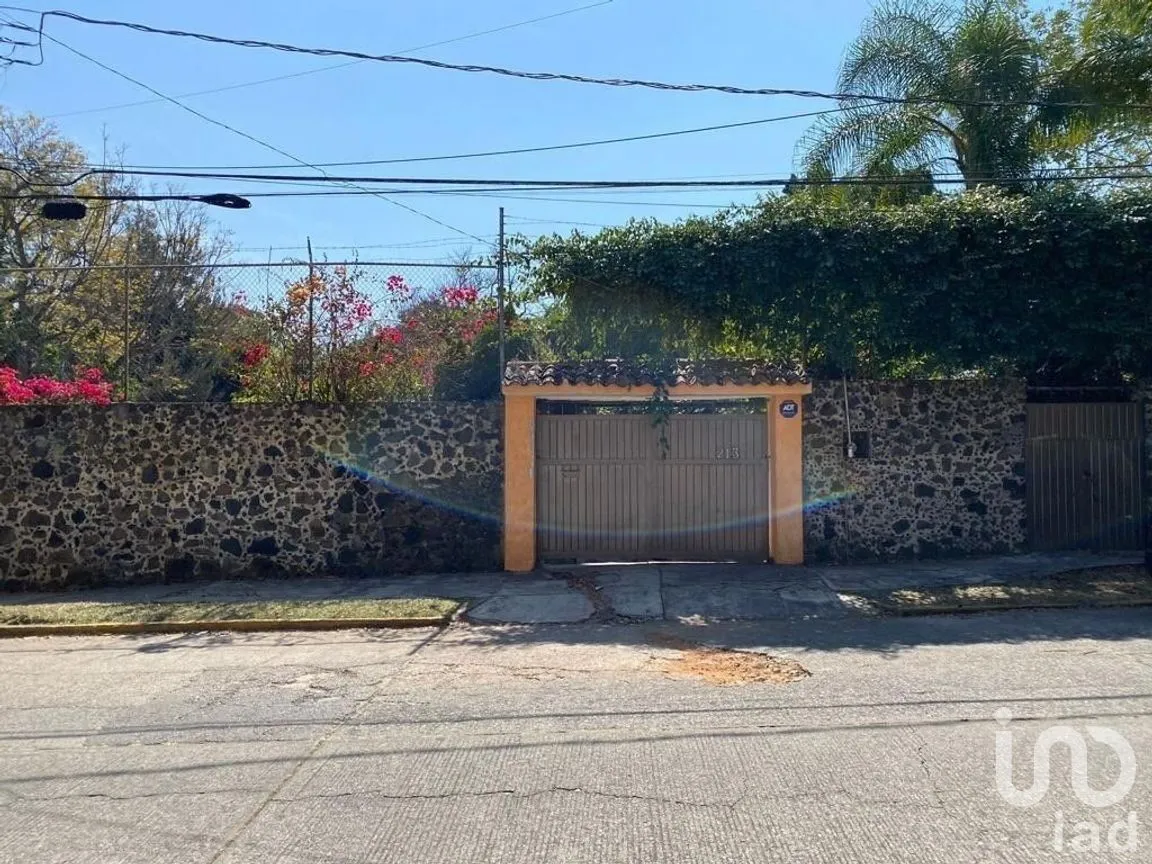 Casa en Venta en Lomas de Atzingo, Cuernavaca, Morelos | NEX-268412 | iad México | Foto 2 de 19