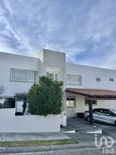 NEX-272079 - Casa en Venta, con 4 recamaras, con 3 baños, con 485 m2 de construcción en Prado Largo, CP 52936, Estado de México.