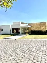NEX-281918 - Casa en Venta, con 4 recamaras, con 4 baños, con 955 m2 de construcción en Hacienda de Valle Escondido, CP 52937, Estado de México.