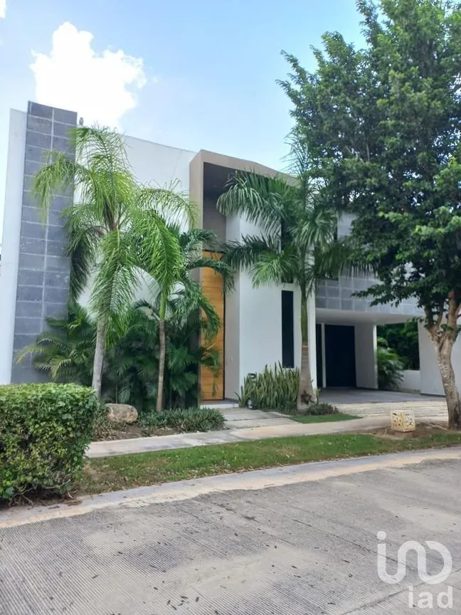 Casa en Renta en Yucatán Country Club, Mérida, Yucatán | NEX-281928 | iad México | Foto 1 de 11