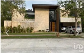 NEX-281931 - Casa en Venta, con 3 recamaras, con 4 baños, con 560 m2 de construcción en Yucatán Country Club, CP 97308, Yucatán.