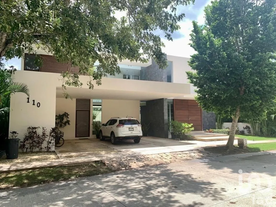 Casa en Venta en Yucatán Country Club, Mérida, Yucatán | NEX-281934 | iad México | Foto 1 de 29