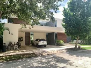 NEX-281934 - Casa en Venta, con 3 recamaras, con 4 baños, con 560 m2 de construcción en Yucatán Country Club, CP 97308, Yucatán.