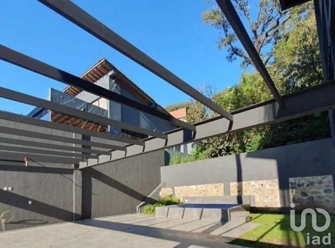Casa en Venta en Avándaro, Valle de Bravo, Estado de México | NEX-282842 | iad México | Foto 2 de 10