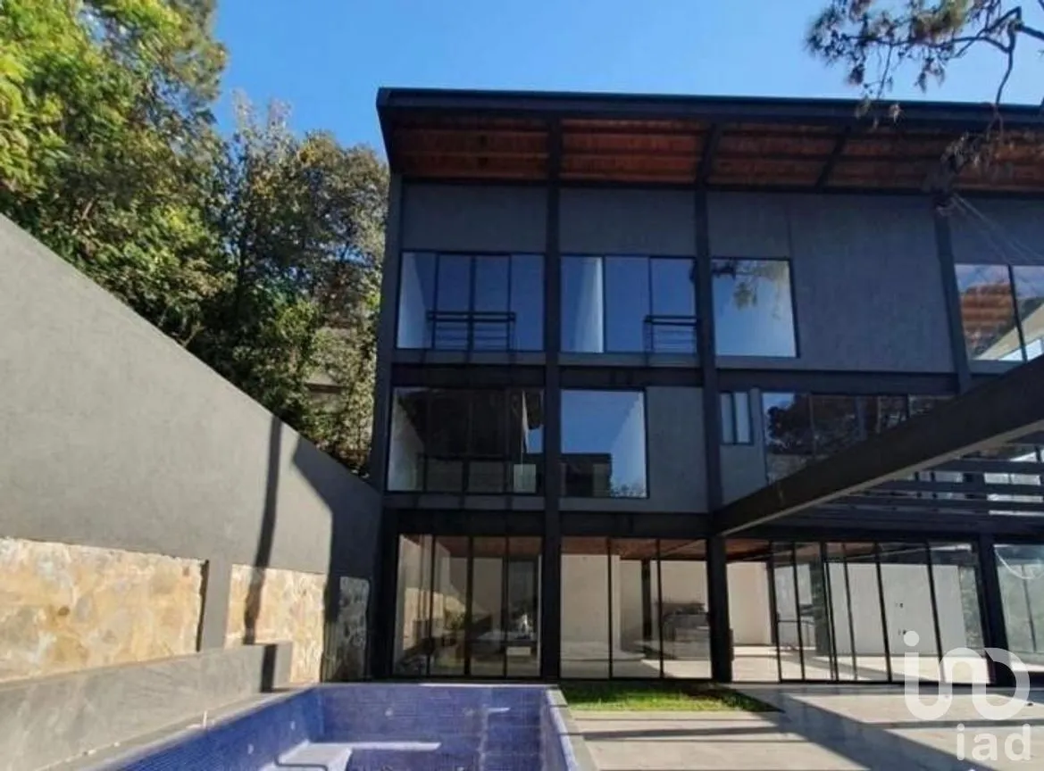 Casa en Venta en Avándaro, Valle de Bravo, Estado de México | NEX-282842 | iad México | Foto 1 de 10
