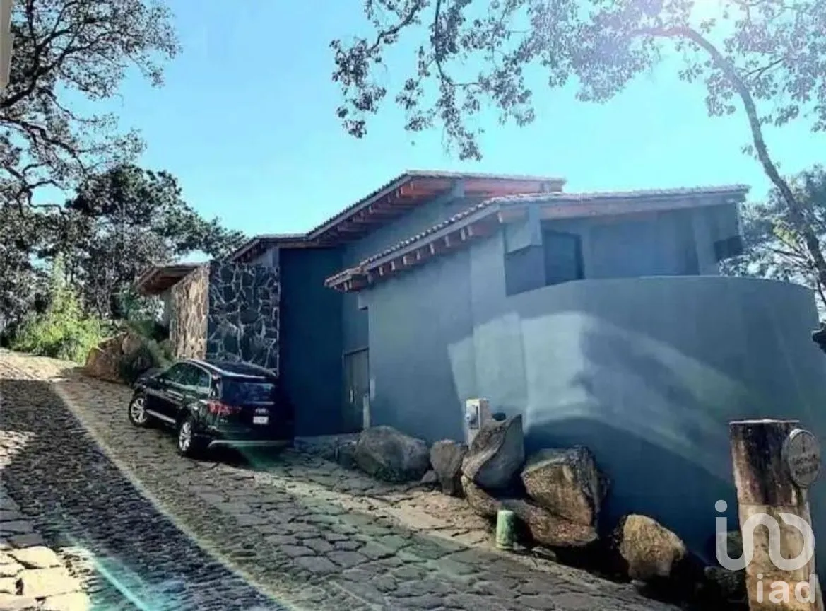 Casa en Venta en Avándaro, Valle de Bravo, Estado de México | NEX-282955 | iad México | Foto 1 de 12