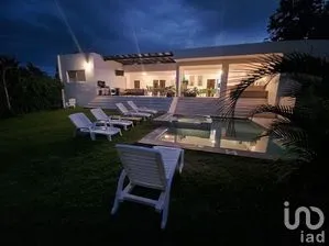 NEX-288788 - Casa en Venta, con 5 recamaras, con 4 baños, con 240 m2 de construcción en Jojutla de Juárez Centro, CP 62900, Morelos.