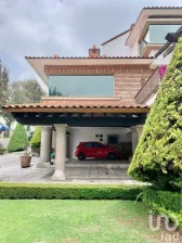 NEX-79365 - Casa en Venta, con 4 recamaras, con 5 baños, con 1264 m2 de construcción en Club de Golf Valle Escondido, CP 52937, México.