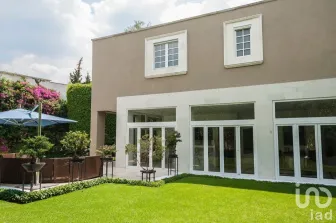 NEX-81784 - Casa en Venta, con 3 recamaras, con 3 baños, con 800 m2 de construcción.