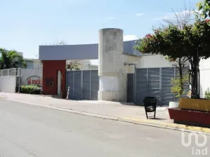 NEX-108096 - Casa en Venta, con 3 recamaras, con 2 baños, con 210 m2 de construcción.