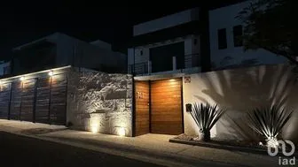 NEX-223887 - Casa en Venta, con 4 recamaras, con 4 baños, con 462 m2 de construcción.