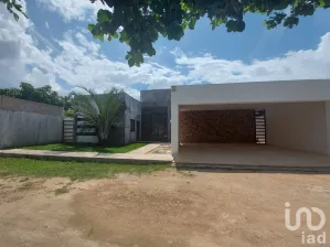 NEX-79263 - Casa en Renta, con 3 recamaras, con 4 baños, con 320 m2 de construcción en Las Margaritas de Cholul, CP 97305, Yucatán.