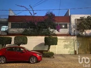 NEX-199702 - Casa en Venta, con 5 recamaras, con 4 baños, con 642 m2 de construcción en Letrán Valle, CP 03650, Ciudad de México.