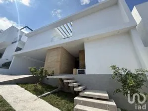 NEX-288105 - Casa en Renta, con 4 recamaras, con 4 baños, con 460 m2 de construcción en La Cima, CP 29059, Chiapas.