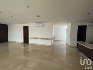 NEX-266406 - Departamento en Renta, con 4 recamaras, con 4 baños, con 257 m2 de construcción en Yucatán Country Club, CP 97308, Yucatán.