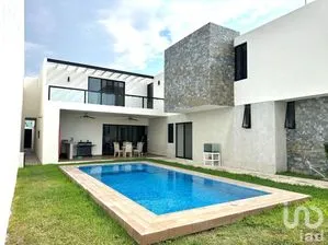 NEX-266536 - Casa en Venta, con 4 recamaras, con 5 baños, con 339.57 m2 de construcción.