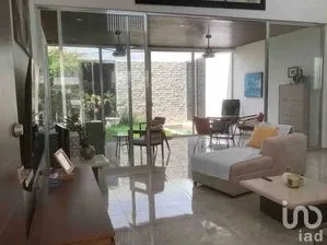 NEX-266658 - Casa en Renta, con 3 recamaras, con 3 baños, con 264 m2 de construcción en Chablekal, CP 97302, Yucatán.