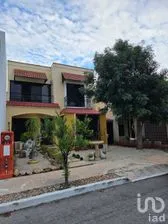 NEX-279772 - Casa en Venta, con 4 recamaras, con 2 baños, con 230 m2 de construcción.