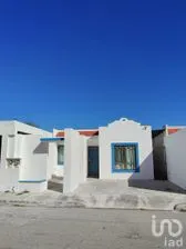 NEX-290260 - Casa en Renta, con 2 recamaras, con 1 baño, con 80 m2 de construcción en Las Américas II, CP 97302, Yucatán.