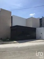 NEX-299202 - Casa en Renta, con 3 recamaras, con 4 baños, con 290 m2 de construcción.