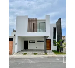 NEX-226868 - Casa en Venta, con 3 recamaras, con 3 baños, con 215 m2 de construcción en Lomas de la Rioja, CP 95264, Veracruz.