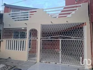 NEX-226871 - Casa en Venta, con 3 recamaras, con 2 baños en La Tampiquera, CP 94290, Veracruz.