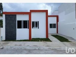 NEX-226886 - Casa en Venta, con 3 recamaras, con 2 baños, con 140 m2 de construcción en Residencial Finca Real, CP 94510, Veracruz.