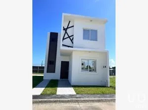 NEX-226890 - Casa en Venta, con 3 recamaras, con 2 baños, con 124 m2 de construcción en San José Novillero, CP 94286, Veracruz.