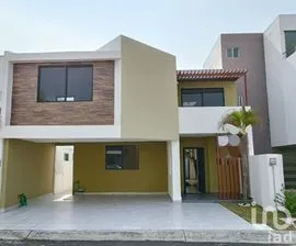 NEX-227396 - Casa en Venta, con 3 recamaras, con 3 baños en Las Lomas Residencial, CP 95264, Veracruz.