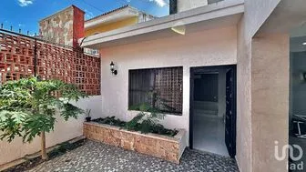 NEX-227777 - Casa en Venta, con 5 recamaras, con 5 baños, con 385 m2 de construcción en Monte Alban, CP 97114, Yucatán.