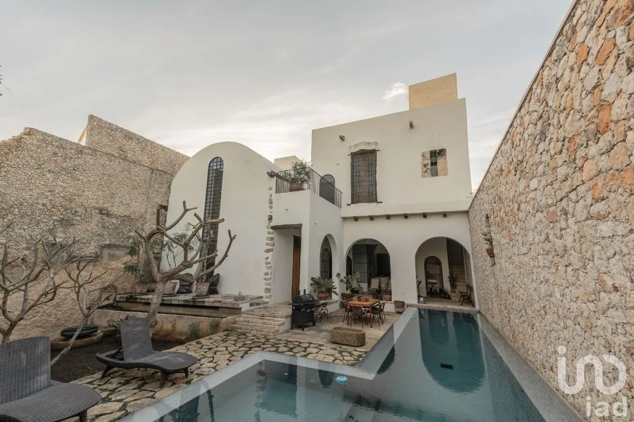 Casa en Venta en Mérida Centro, Mérida, Yucatán | NEX-228461 | iad México | Foto 1 de 34