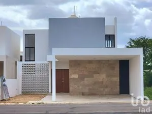 NEX-277012 - Casa en Venta, con 3 recamaras, con 3 baños, con 204 m2 de construcción.