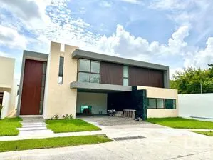 NEX-278091 - Casa en Venta, con 5 recamaras, con 7 baños, con 500 m2 de construcción.