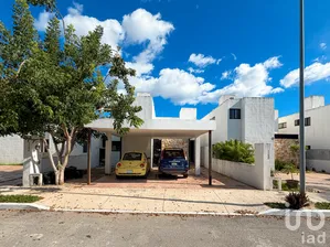 NEX-282381 - Casa en Venta, con 3 recamaras, con 3 baños, con 215.4 m2 de construcción.
