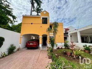 NEX-282390 - Casa en Venta, con 3 recamaras, con 2 baños, con 169.8 m2 de construcción en Chuburna de Hidalgo, CP 97208, Yucatán.
