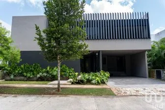 NEX-282962 - Casa en Venta, con 4 recamaras, con 4 baños, con 508 m2 de construcción en Yucatán Country Club, CP 97308, Yucatán.