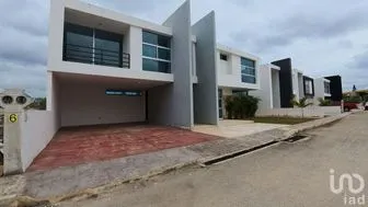 NEX-283106 - Casa en Venta, con 4 recamaras, con 4 baños, con 375 m2 de construcción.