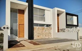 NEX-283107 - Casa en Venta, con 3 recamaras, con 2 baños, con 175 m2 de construcción.