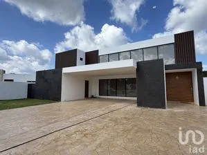 NEX-283128 - Casa en Venta, con 4 recamaras, con 6 baños, con 430 m2 de construcción en La Rejoyada, CP 97307, Yucatán.