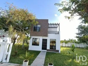 NEX-288071 - Casa en Venta, con 3 recamaras, con 4 baños, con 150.8 m2 de construcción.