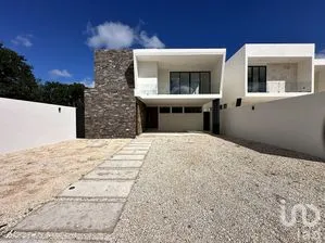 NEX-288092 - Casa en Venta, con 4 recamaras, con 5 baños, con 390.13 m2 de construcción en Tamanché, CP 97304, Yucatán.